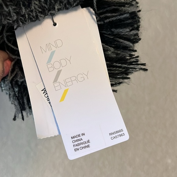 ZELLA Ribbed Lined Pom Pom Black/Gray Beanie NWT - OS - Picture 7 of 16